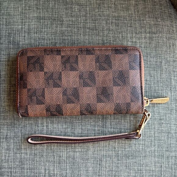 Michael Kors MK Signature Zip Around Wristlet Wallet Brown Patterned Wristlet! - Picture 6 of 11